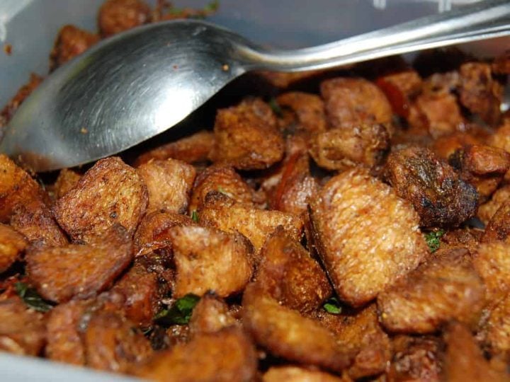 Soya chunks cooked in chilly and spices. This Soya chunks masala dry recipe is a healthy and tasty side-dish. It goes well with rice, chapathi and any Indian breads.