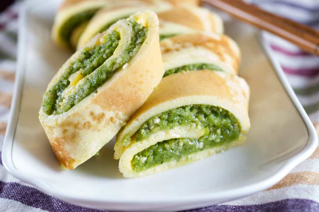 Omelette roll stuffed with cashew cilantro paste (Egg pinwheels)
