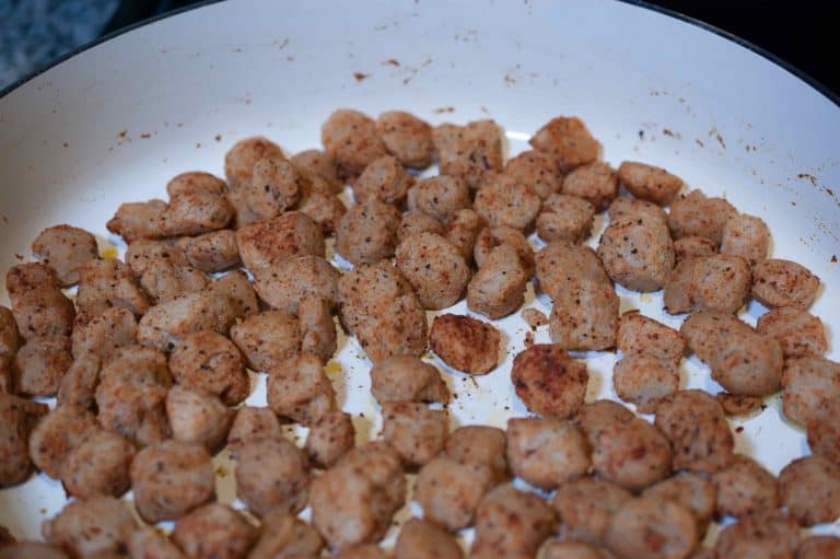 Soya chunks cooked in rich onion tomato masala gravy with spices, cashew, and cream. A healthy and tasty side dish that goes well with rice, chapathi and other Indian breads.