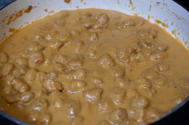 Soya chunks cooked in rich onion tomato masala gravy with spices, cashew, and cream. A healthy and tasty side dish that goes well with rice, chapathi and other Indian breads.