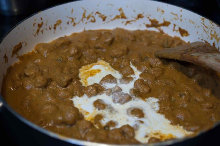 Soya chunks cooked in rich onion tomato masala gravy with spices, cashew, and cream. A healthy and tasty side dish that goes well with rice, chapathi and other Indian breads.