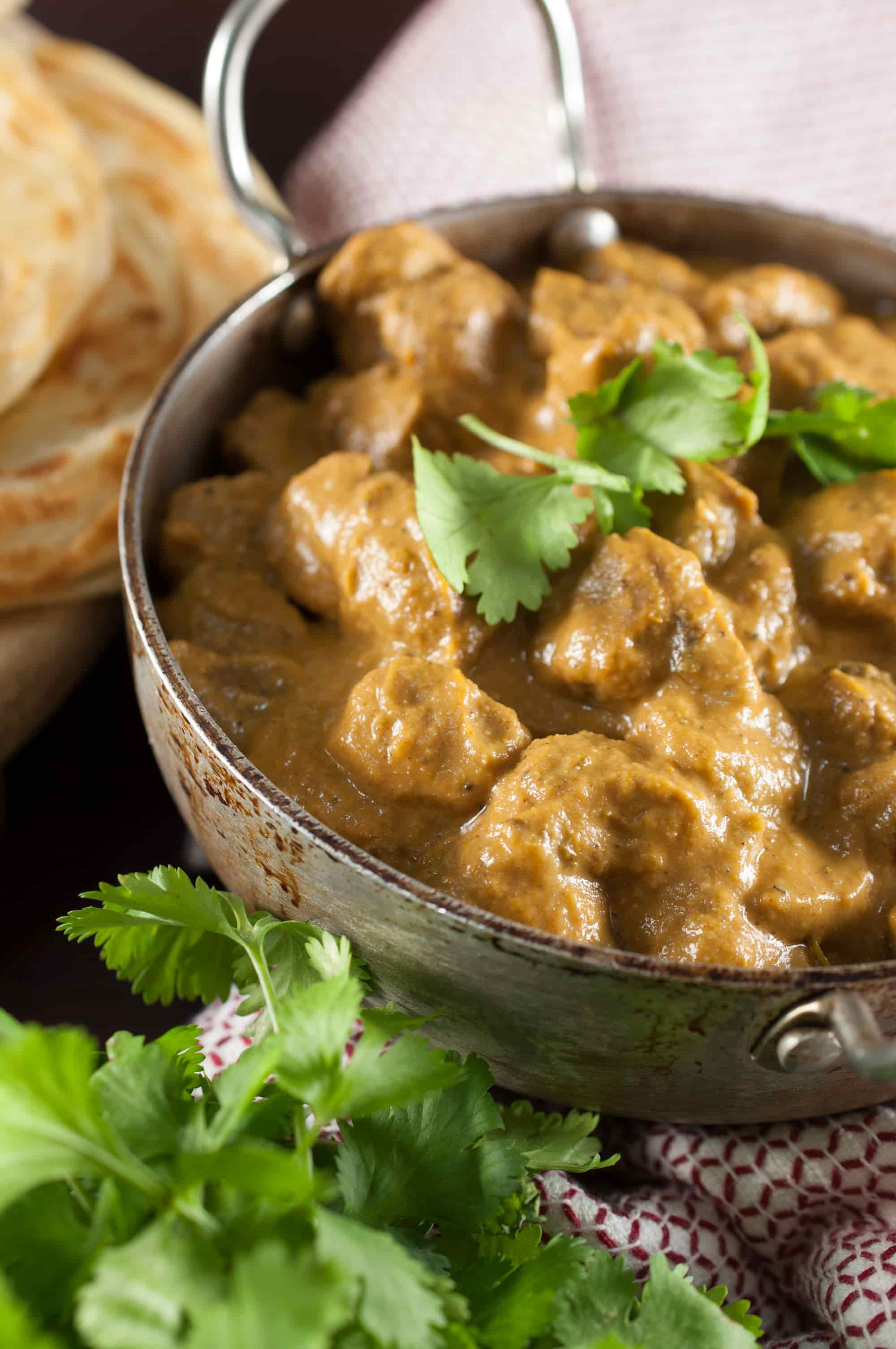 Soya chunks cooked in rich onion tomato masala gravy with spices, cashew, and cream. A healthy and tasty side dish that goes well with rice, chapathi and other Indian breads.