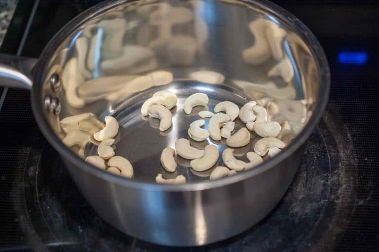 Crunchy cashew nut sprinkle. Cashew nuts toasted, mixed in caramel and then crumbled. Caramelized Cashew nut is great as topping on desserts or along with granola for breakfast.