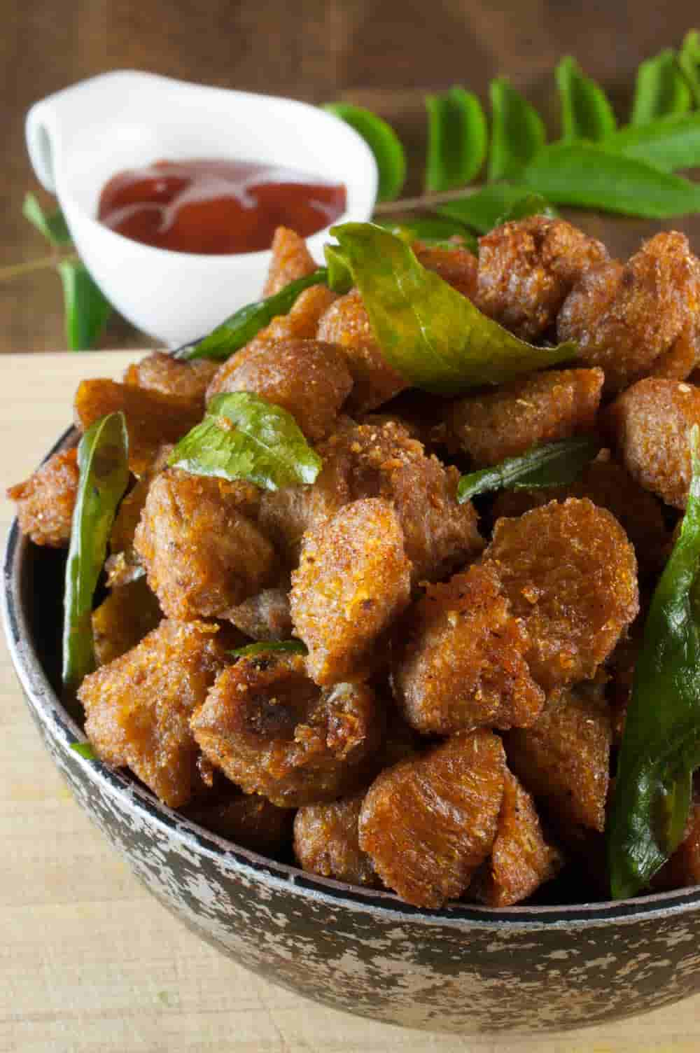 Soya chunks deep fried with the ginger-garlic, chilly and curry leaves. This soya chunks masala fry is a quick, tasty and healthy appetizer that can be done in no time.