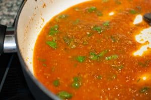 Linguine pasta loaded with creamy and spicy homemade butter chicken. This Indian style pasta recipe is quick and easy to make and delicious!!