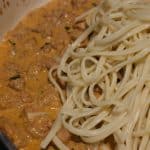 Linguine pasta loaded with creamy and spicy homemade butter chicken. This Indian style pasta recipe is quick and easy to make and delicious!!