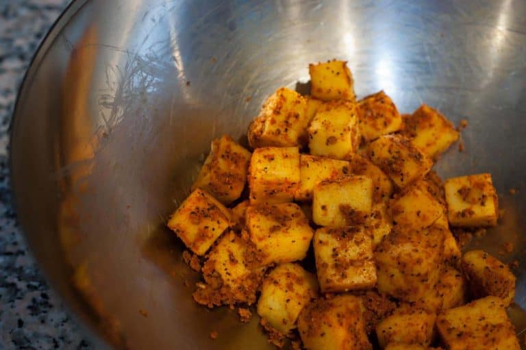 Indian cottage cheese / Paneer shallow fried with ginger-garlic, spices, and curry leaves. This paneer fry is an easy and yummy appetizer for any occasions.