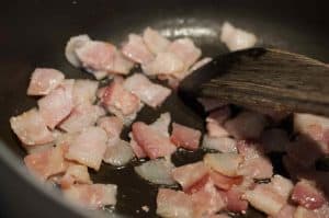 Spicy Italian sausage, fresh leaves, and potatoes in a creamy broth topped with crumbled bacon. An easy and yummy Copycat Olive Garden Zuppa Toscana Soup recipe.