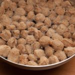 Soya chunks cooked in chilly and spices. This soya chunks masala dry / stir fry is a healthy and tasty side-dish. Goes well with rice and Indian breads.