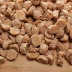 Soya chunks cooked in chilly and spices. This soya chunks masala dry / stir fry is a healthy and tasty side-dish. Goes well with rice and Indian breads.