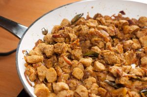 Soya chunks cooked in chilly and spices. This soya chunks masala dry / stir fry is a healthy and tasty side-dish. Goes well with rice and Indian breads.