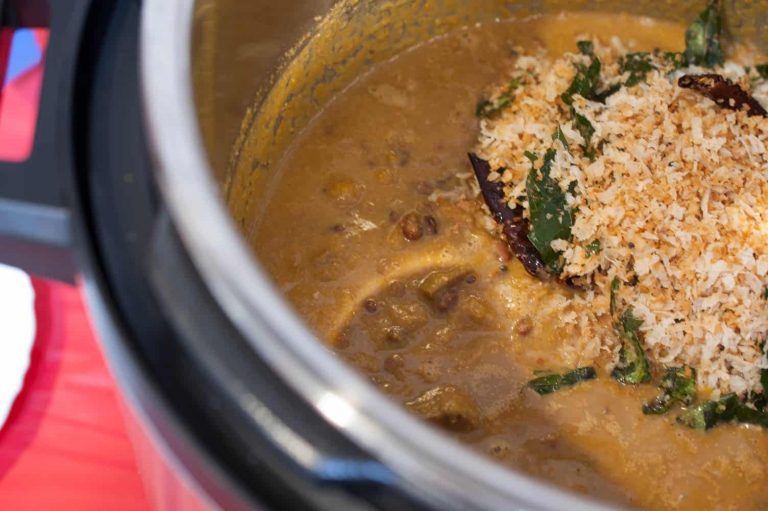 Red Cowpea(payar), pumpkin and raw banana cooked in flavorful coconut gravy. This dish is called Mathanga Erisseri in Kerala and one of the popular recipe for Onam/Vishu Sadya. This is an easy and delicious Red Cowpea, and Pumpkin curry and goes well with rice.