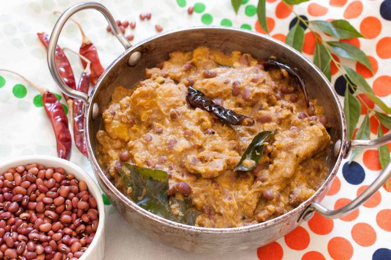 Red Cowpea(payar), pumpkin and raw banana cooked in flavorful coconut gravy. This dish is called Mathanga Erisseri in Kerala and one of the popular recipe for Onam/Vishu Sadya. This is an easy and delicious Red Cowpea, and Pumpkin curry and goes well with rice.