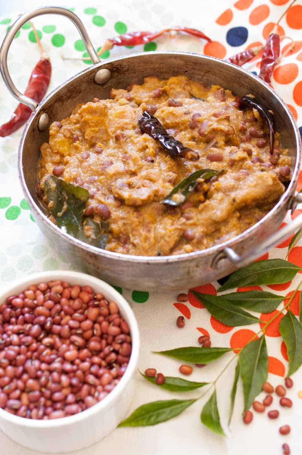 Red Cowpea(payar), pumpkin and raw banana cooked in flavorful coconut gravy. This dish is called Mathanga Erisseri in Kerala and one of the popular recipe for Onam/Vishu Sadya. This is an easy and delicious Red Cowpea, and Pumpkin curry and goes well with rice.