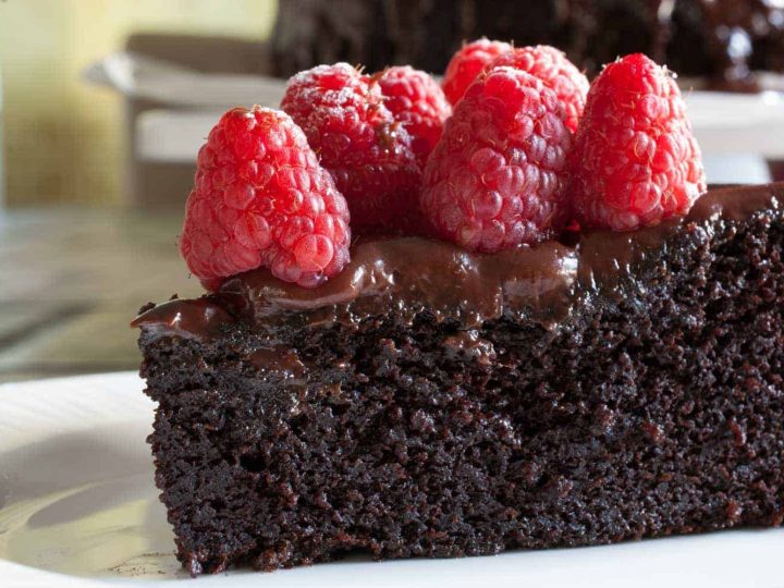 moist and delicious Chocolate cake without butter