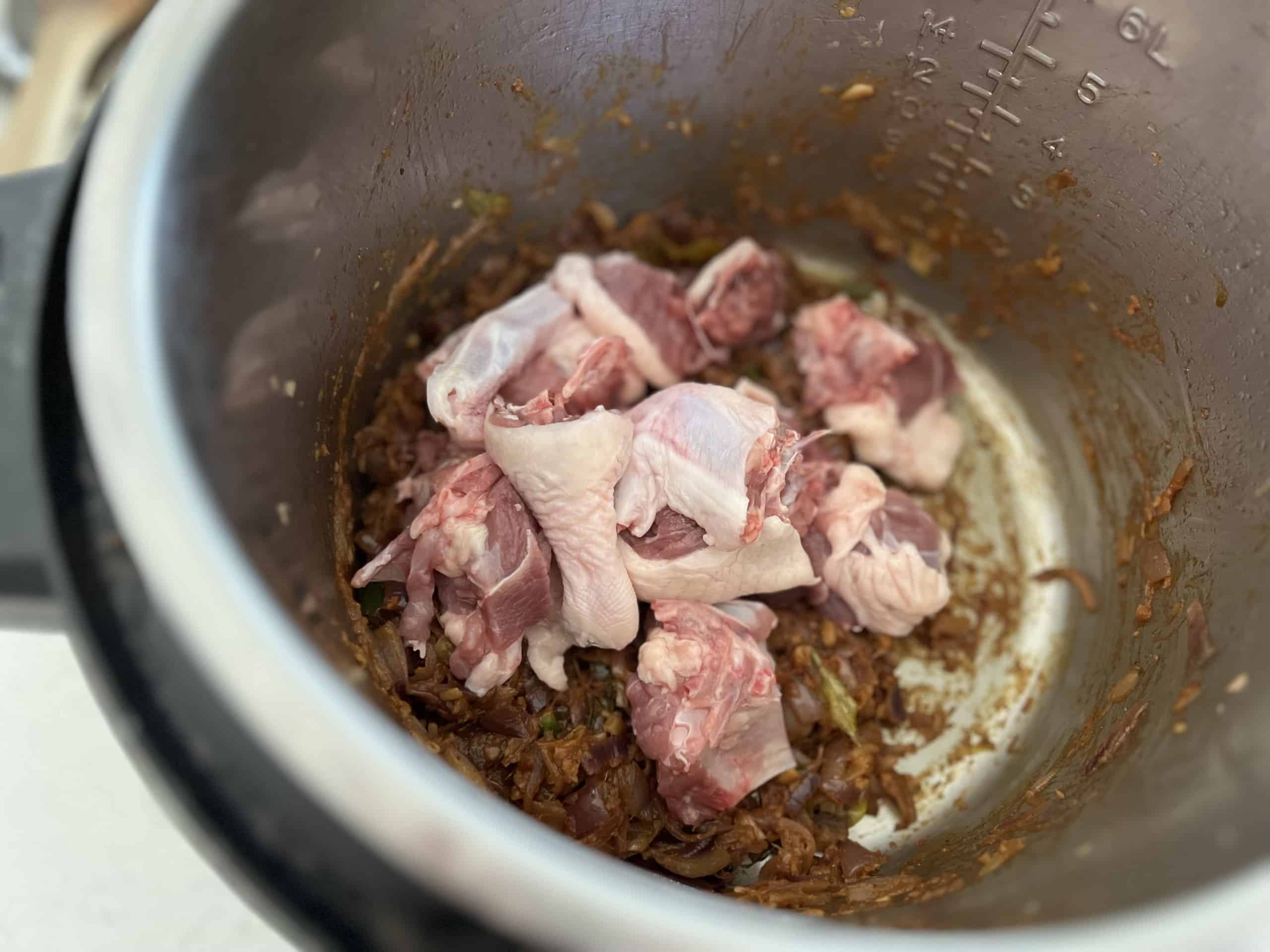 Add duck pieces into the gravy